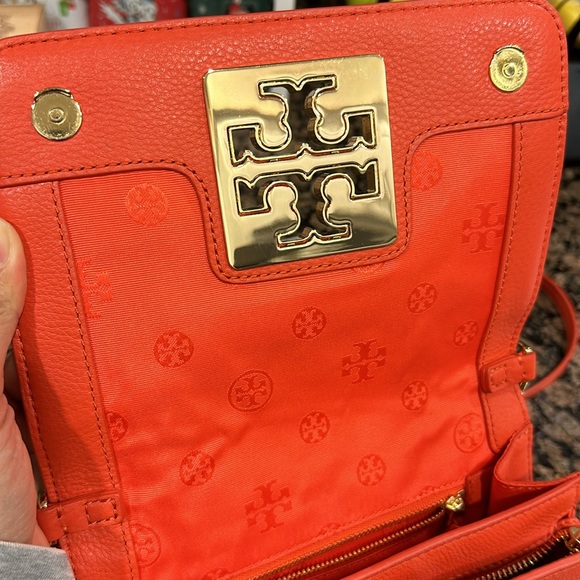 TORY BURCH Britten Combo crossbody NWOT - Picture 2 of 3